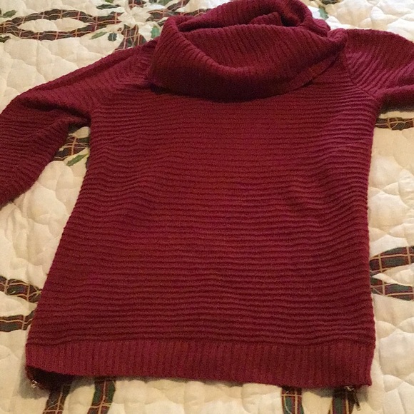 Sweater - Picture 4 of 4